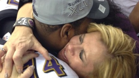 Baltimore Raven Michael Oher hugs mother Leanne Tuohy c/ ABC and Instagram